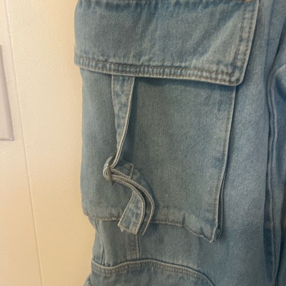 Vintage-Inspired Denim Cargo Pants - Picture 4 of 4